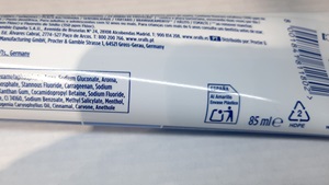 Etiquetado reciclaje tubo Oral B